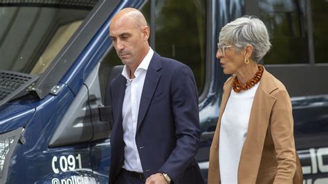 Ex-Spain FA chief Luis Rubiales hit with restraining order and banned from contacting Jenni ...