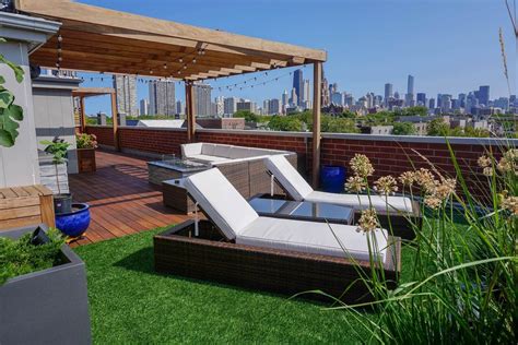 Rooftop Deck With Sunbeds - Chicago - Landscape Design Build - Denver, CO