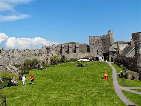 Codlinsandcream2: A day at the seaside - Manorbier castle and beach