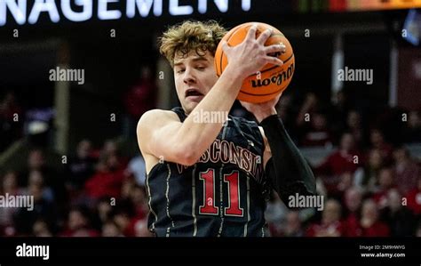 Wisconsin's Max Klesmit (11) against Penn State during the first half ...