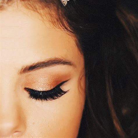 See Selena Gomez’s Revival Eye Makeup Tutorial | Teen Vogue