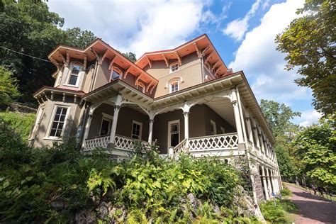 Touring the Asa Packer Mansion in Jim Thorpe, PA - Uncovering PA