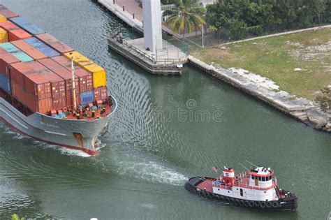 Tugboat Guides Barge Editorial Stock Photo - Image: 31640128