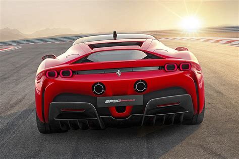 Ferrari SF90, its first plug-in hybrid and 1000hp