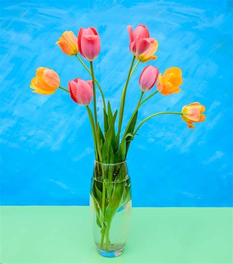 Premium Photo | Glass vase with pink and orange tulips