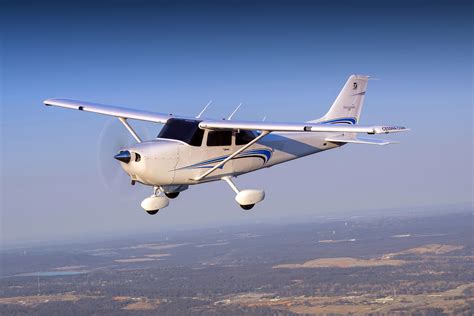 Cessna 172 Skyhawk - Africiar, Inc.