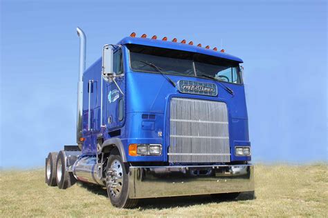 The Ultimate Freightliner Cabover Quick Guide and Photo Gallery