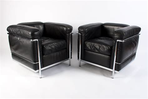 Pair of Black Leather Chrome 'LC2' lounge chairs by Le Corbusier for ...