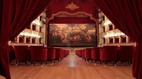 283 anni fa veniva inaugurato il Teatro di San Carlo, il teatro più ...