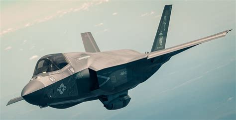 F-35B "stealth" mode with external gun pod only. [4096*2098] : WarplanePorn