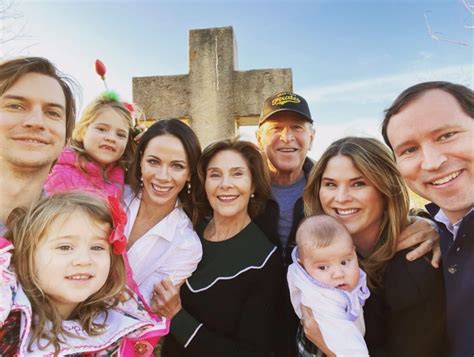 You have to see this precious holiday photo of the Bush family ...