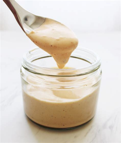 Spicy Garlic Aioli - Easy, 5 Ingredients - The Bettered Blondie | Spicy garlic aioli, Aioli ...