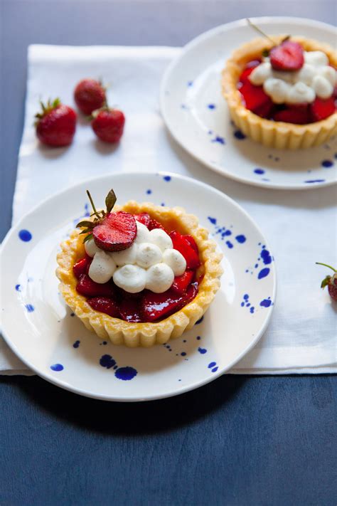 Fresh Strawberry Tarts - Everyday Annie