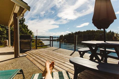 Quadra Island Cabins | Best prices on cozycozy