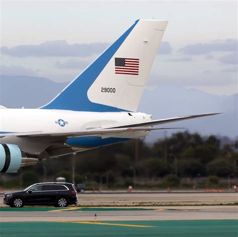 Airforce One Landing At LAX Today : r/aviation