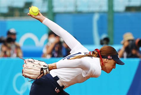 Olympics-Softball-Olympic softballers hunt roaming bear, no luck finding it so far | Nippon.com