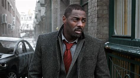 Idris Elba Doesn’t Want To Play James Bond? | GIANT FREAKIN ROBOT