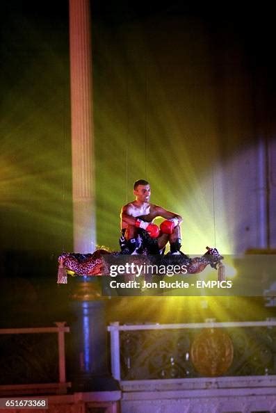 Prince Naseem Hamed makes his entrance on a magic carpet News Photo ...