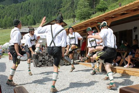 Schuhplatteln in Südtirol, Tradition Brauchtum und Kultur in Südtirol