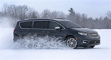 2021 Chrysler Pacifica Pinnacle AWD - In Snow, car, HD wallpaper | Peakpx