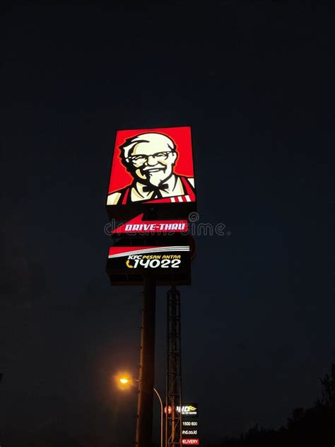 Colonel Sanders, the the Official Face of Kentucky Fried Chicken Logo ...