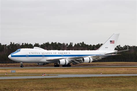 Flughafen Nürnberg: Air Force macht ungeplanten Zwischenstopp - Video vom Abflug der Boing 747