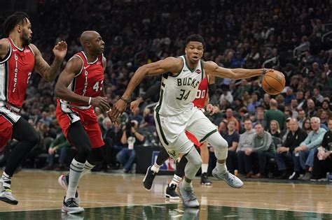 Antetokounmpo has triple-double, Bucks beat Trail Blazers