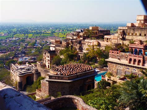 The Bhangarh Fort Story: Behind The Mystery Of The Most "Haunted" Place In India