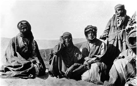 Saudi Arabesque Traditional woman dress of Harb tribe, Saudi Arabia - Saudi Arabesque