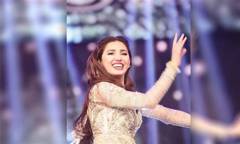 Mahira Khan Shows Off Her Dance Moves in Viral Wedding Video - Lens