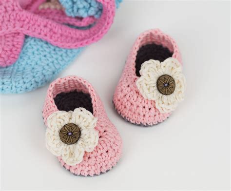 15 of the Cutest Crochet Baby Bootie Patterns - Dabbles & Babbles