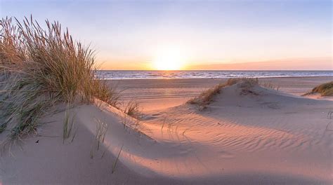 August Sunset by Alex Hiemstra | Landschaftsgemälde aus öl, Strandmalerei, Strand sonnenuntergang