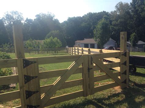 farm fencing - Google Search Farm Fence Gate, Dog Fence, Backyard Fences, Farm Fencing, Driveway ...