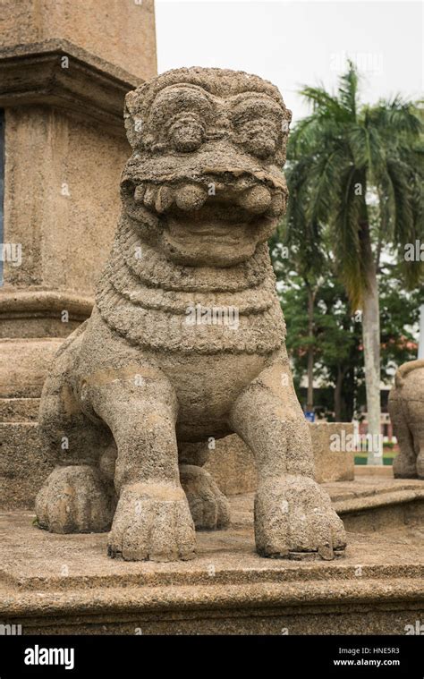 Lion statue on Independence Square, Colombo, Sri Lanka Stock Photo - Alamy