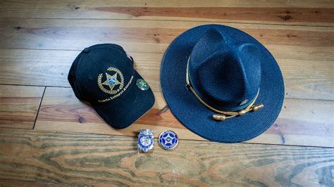 Florida State Police Badges And Hats - Lot Of 4 | G132 | The Eddie Vannoy Collection 2020