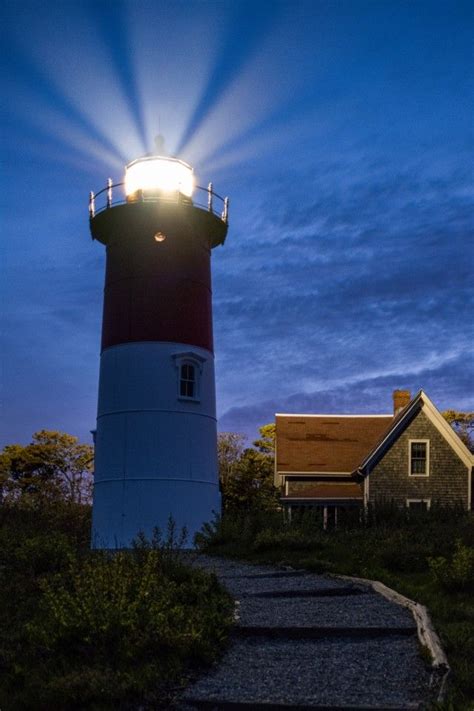 10 Tips and Techniques for Photographing Lighthouses at Night ...