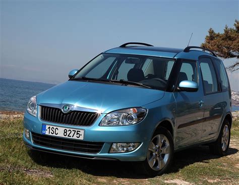 Skoda Roomster Photos and Specs. Photo: Skoda Roomster Specification ...