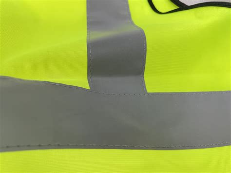 Why do we have to wear reflective safety vests? – Safety Custom