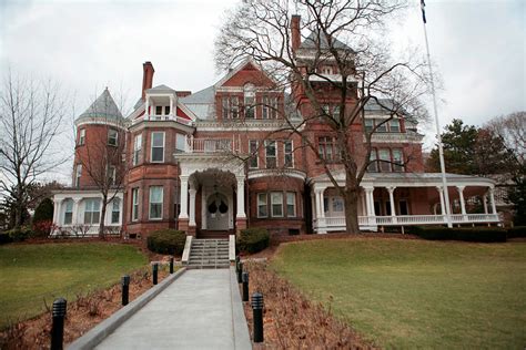 Governor’s Mansion in Albany Awaits a Cuomo’s Return - The New York Times