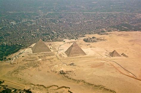 File:Giza-pyramids.JPG - Wikimedia Commons