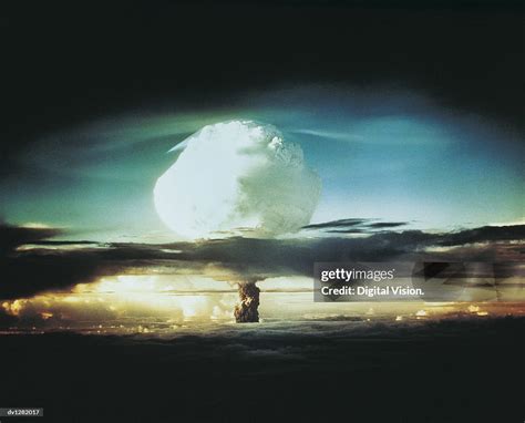 Nuclear Bomb Test Bikini Atoll And Enewetak October 21 1952 High-Res Stock Photo - Getty Images