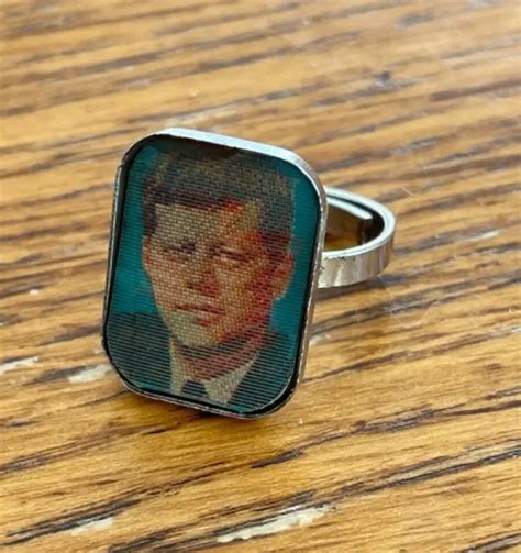 VINTAGE 1960S JOHN F Kennedy JFK American Flag Metal Flicker Flasher Toy Ring $19.99 - PicClick