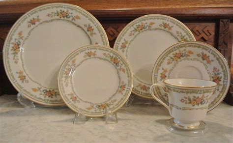 Vintage 5-Piece Noritake Ivory China HOMAGE Pattern #7236 Place Setting ...