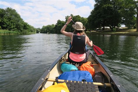 Canoe camping trip on the river Thames | Travel Hacker Girl - A blog for travellers.