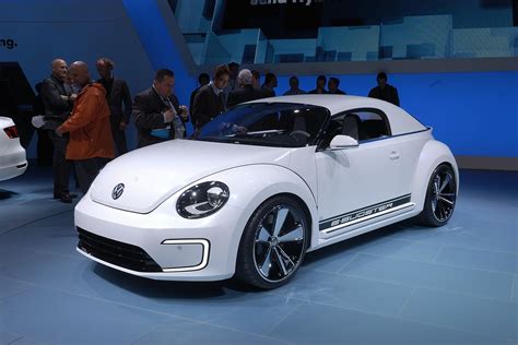 Volkswagen unveils E-Bugster electric Beetle concept in Detroit