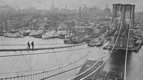 Image historique de la construction du pont de Brooklyn en 1883, New ...