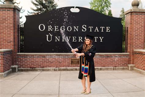 Graduation Pictures at Oregon State | Bend Senior Photographer