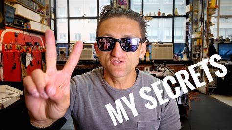 Video Markeing: HOW-TO-VLOG-LIKE-CASEY-NEISTAT-by-CASEY-NEISTAT