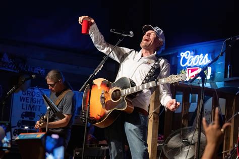 Toby Keith's secret Oklahoma pop-up concerts draw hundreds of fans