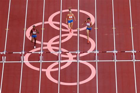 Tokyo Olympics: Sydney McLaughlin Tops Dalilah Muhammad for Hurdles Gold